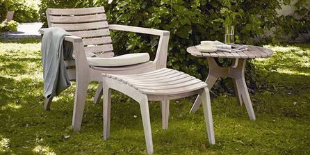 Eleganter Outdoor-Stuhl aus Teakholz.
