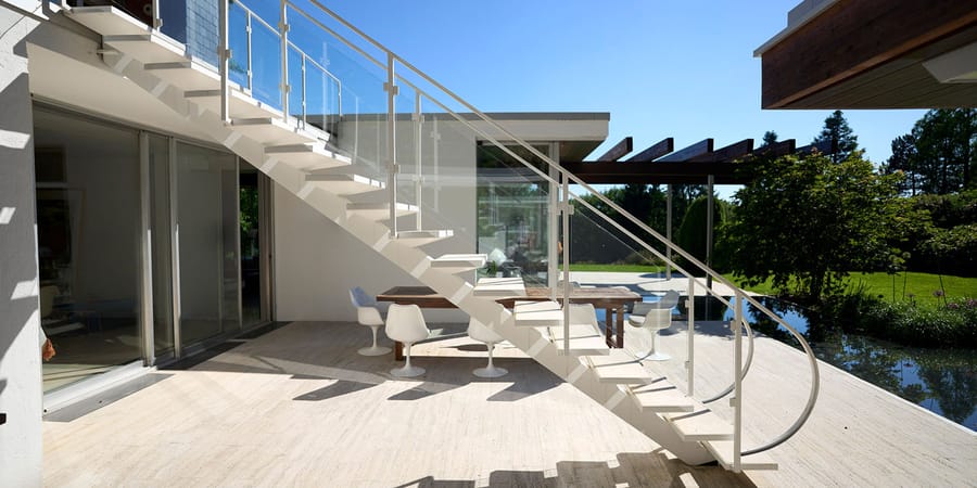 Treppe auf Terrasse von Haus Kemper Wuppertal von Stararchitekt Richard Neutra