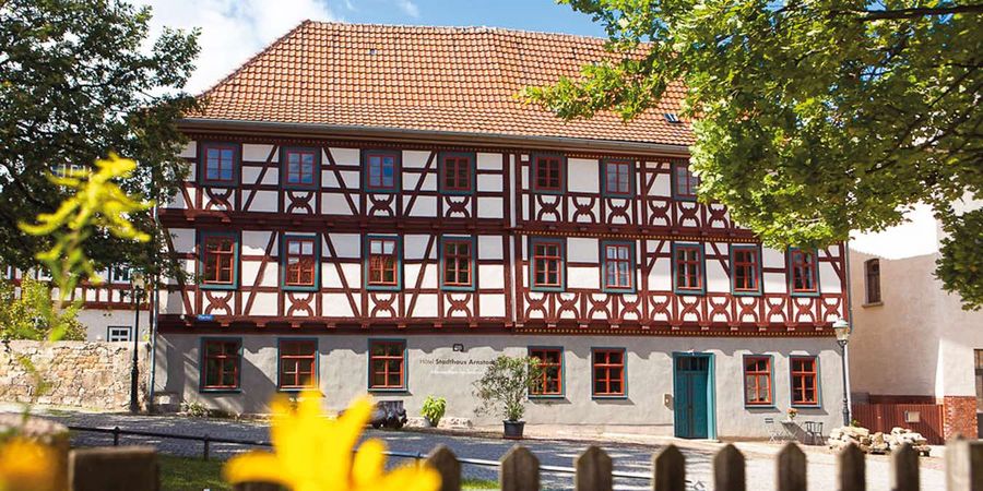 Außenansicht eines 440 Jahre alten Fachwerkhauses in Arnstadt