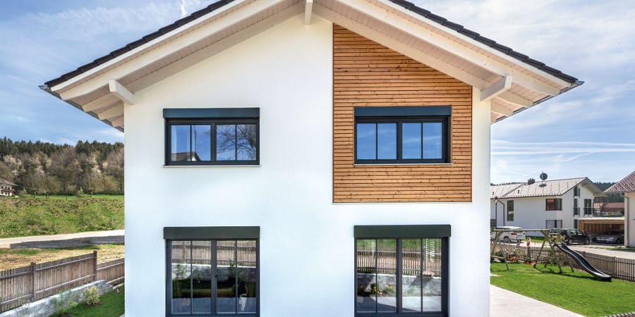 Seitenansicht mit Panoramafenstern - Haus Glonn - Regnauer Hausbau