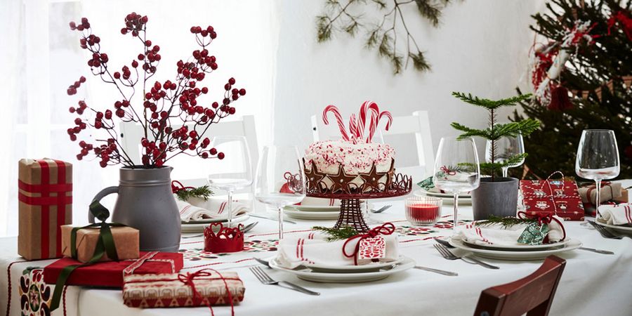 Außergewöhnliche Weihnachtsdeko in Weiß-Rot