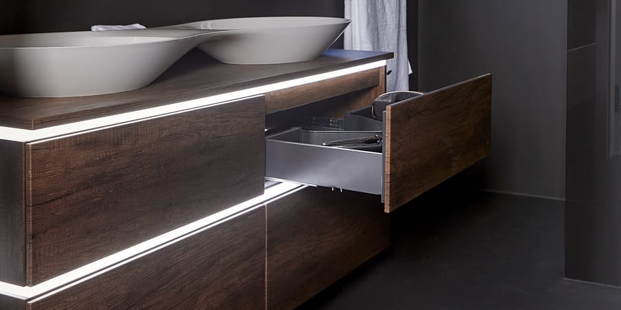 Waschtischunterschrank mit LED-Streifen - Bad Beleuchtung - Misha Vetter