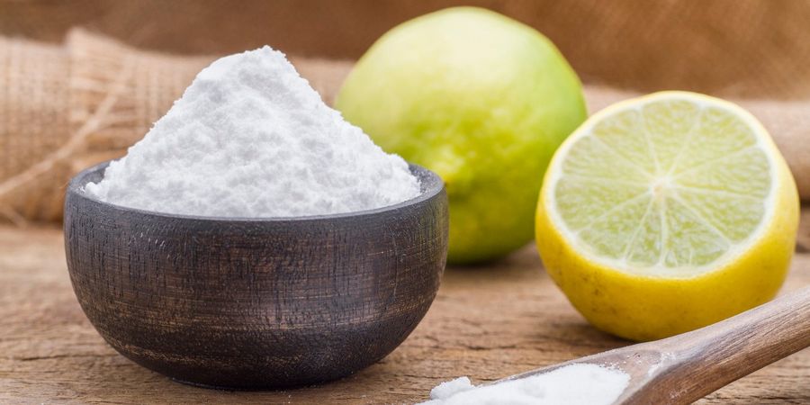 Zitrone und Soda als natürliche Reinigungsmittel