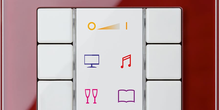 Verschiedene Symbole auf einem Smart Home Lichtschalter