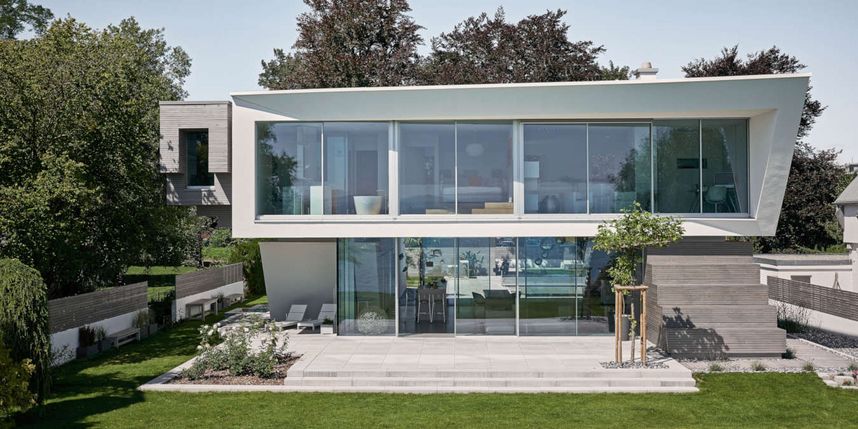 Moderne Villa mit Panoramafenstern