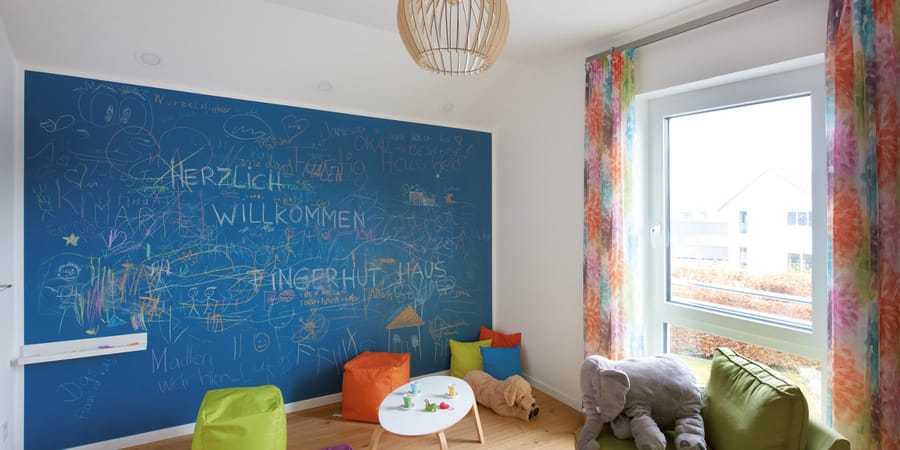 Zwei gleich große Kinderzimmer im Musterhaus Günzburg
