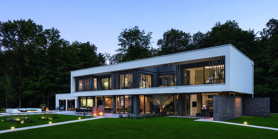 luxuriöses Architektenhaus im Bauhausstil von WeberHaus