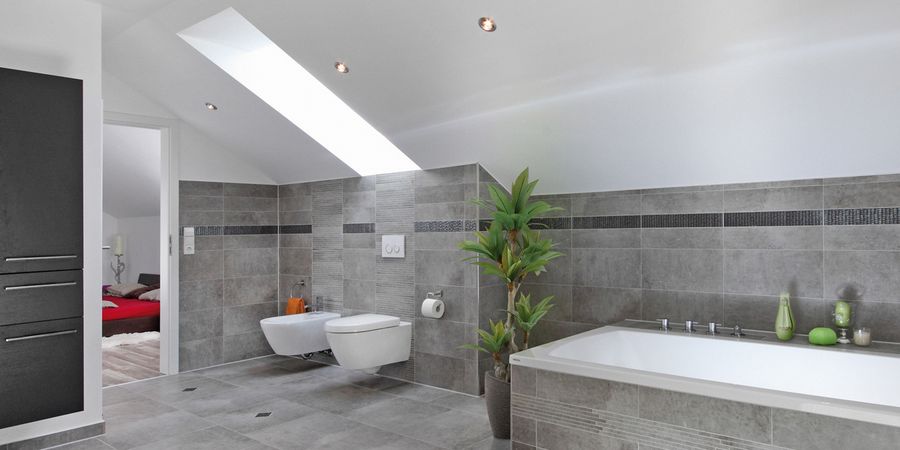 großzügiges Badezimmer im Haus Stromberg - Keitel Haus