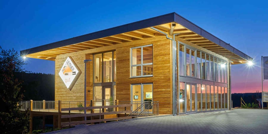 Praemierte Haeuser - Kundenzentrum in Wertheim - Sonnleitner Holzbauwerke