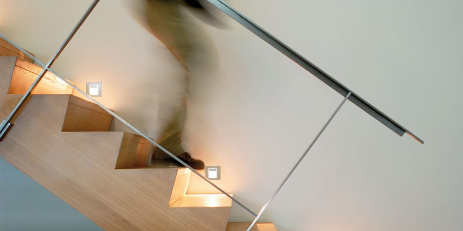 Treppe mit Lichtspots für mehr Sicherheit