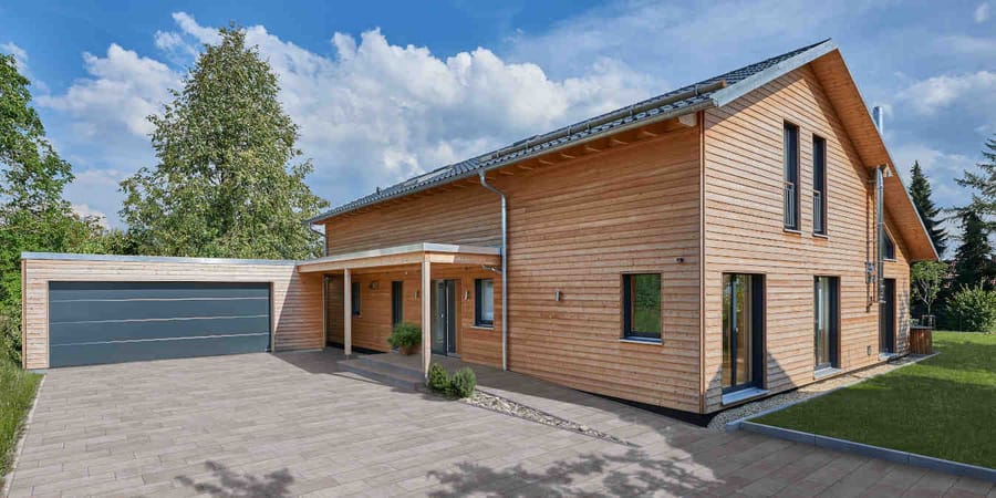 Barrierefreies Ökohaus mit Holzfassade