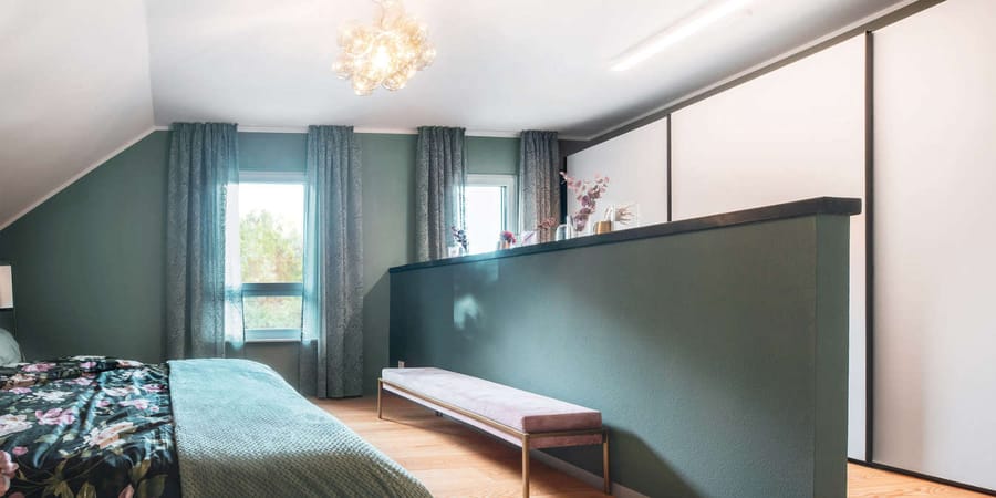 Raffinierte Wandscheiben im Schlafzimmer - Musterhaus Bad Vilbel - Fingerhut Haus
