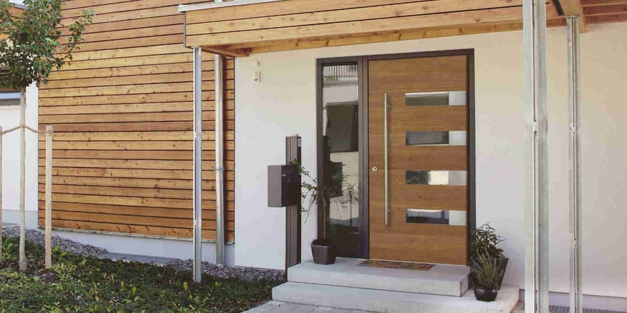 sichere Holzhaustür von KneerSüdfenster