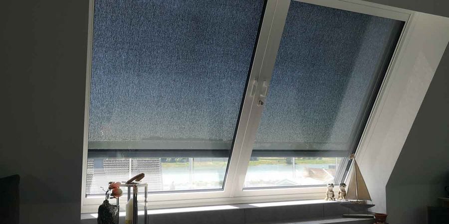 Dachschiebefenster mit Hitzeschutzmarkise