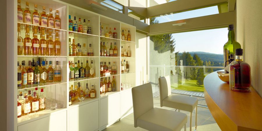 Private Whisky-Lounge im Haus mit Hanglage.