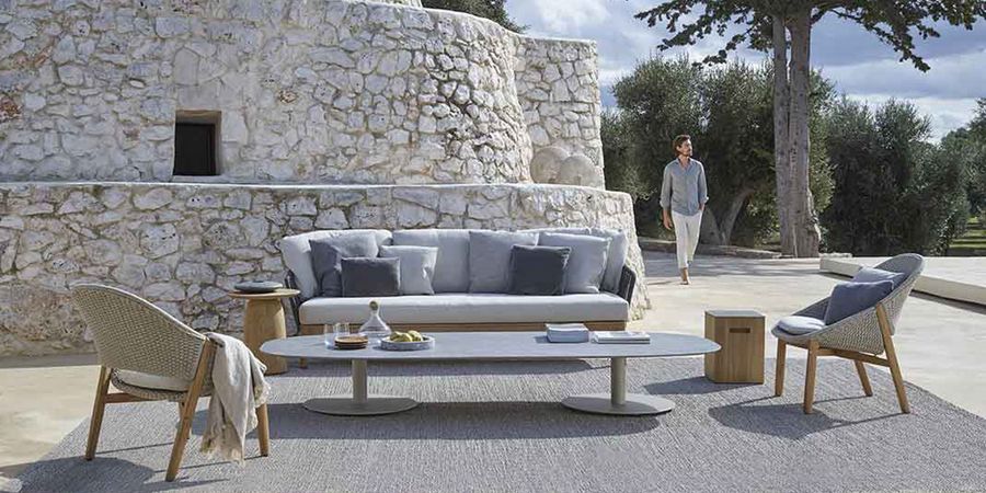 Mediterrane Terrasse mit Outdoor-Möbeln