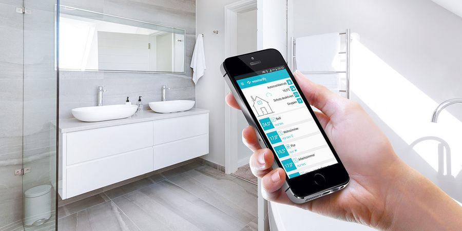 Smart Home wesmartify Steuerung per Smartphone App im Badezimmer
