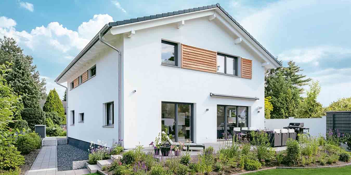 Modernes Einfamilienhaus mit Satteldach von WeberHaus