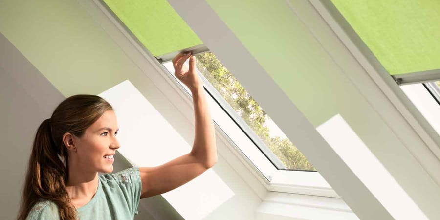 Sichtschutzrollo als Sonnenschutz Dachgeschosswohnung
