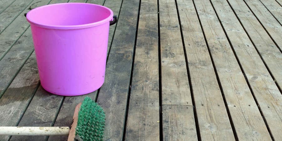 Holzschutz und Reinigung auf der Terrasse – natural-farben.de