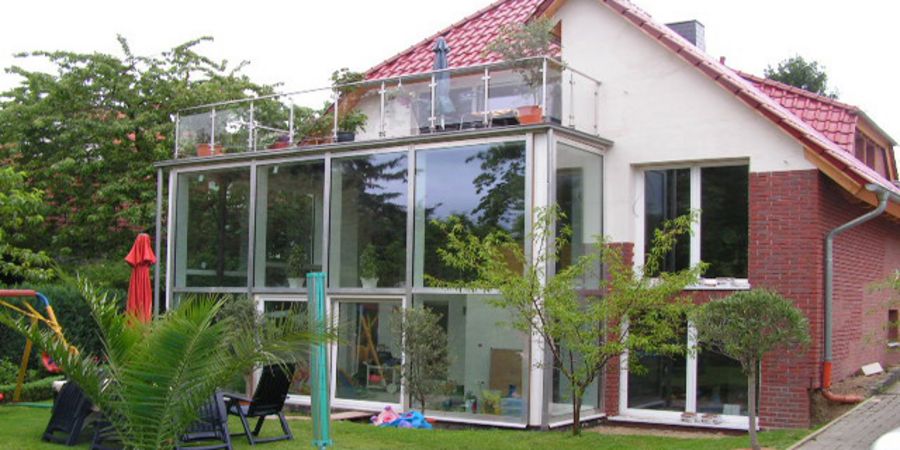 Wintergarten Bausatz mit Aluminium Profilen über zwei Etagen.