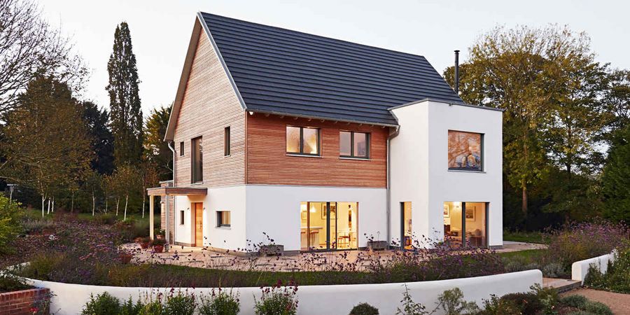 Modernes Ökohaus mit Putz- und Holzfassade