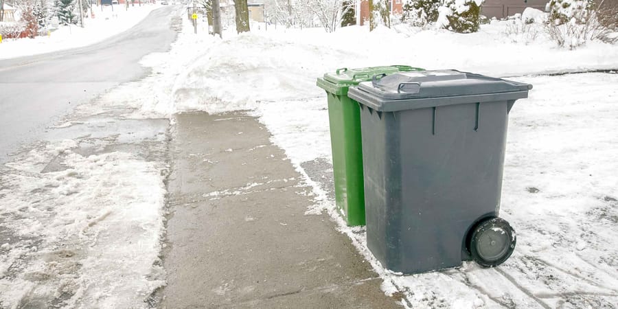 Räum und Streupflicht vor Mülltonnen