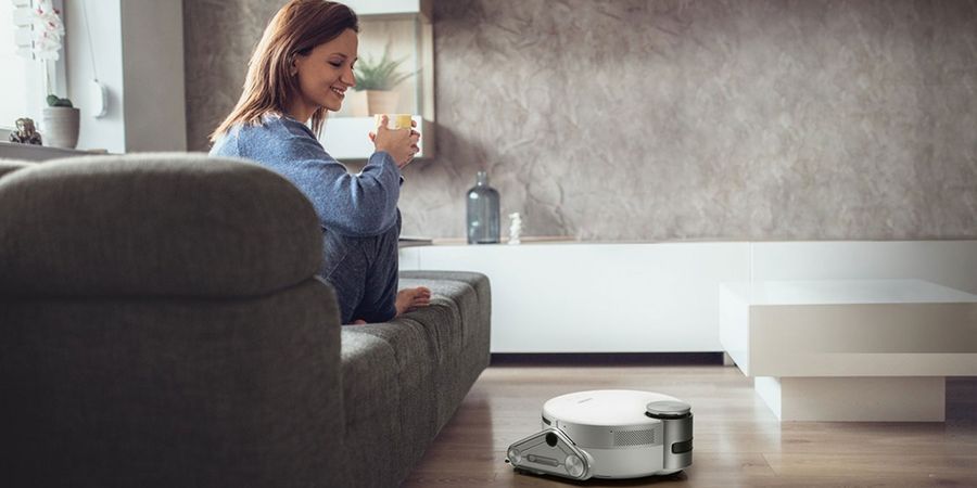 Saugroboter Samsung putzt Wohnzimmerboden