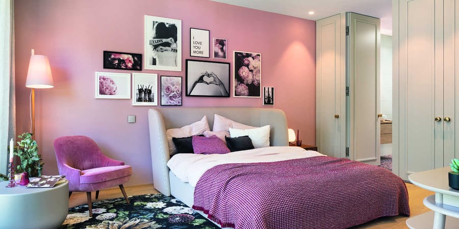 Jugendzimmer in Pink mit eigenen Bad en suite. 