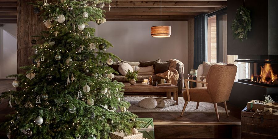 Wohnzimmer mit skandinavischer Weihnachtsdeko