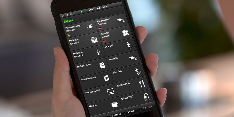 Smart Phone mit App für Smart-Home-Steuerung