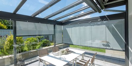 Außenliegender Sonnenschutz am Glashaus