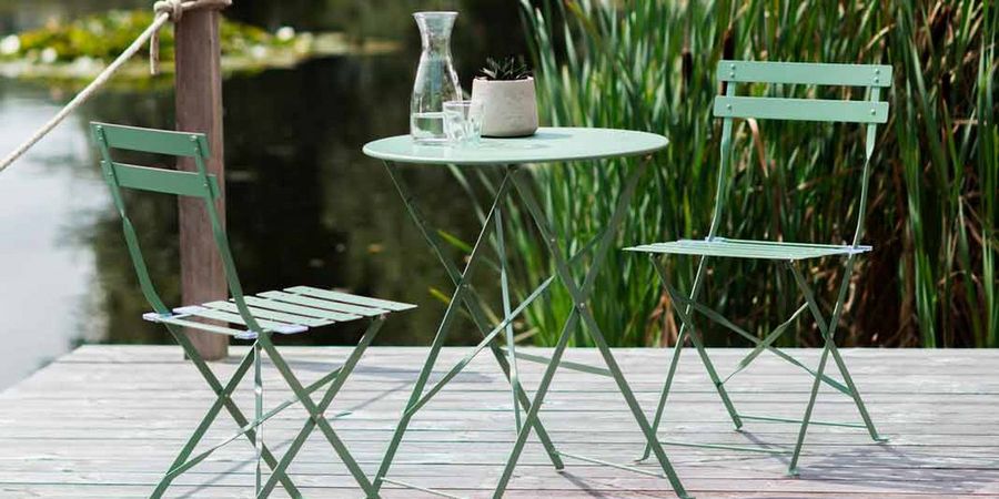 Gartenmöbel-Set aus Stahl