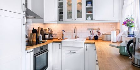 Natürliche Farben in der Küche des Holzhauses im skandinavischen Stil - SchwörerHaus KG